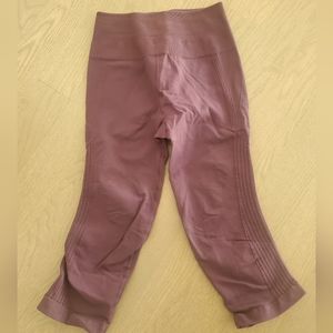 LULULEMON cropped purple leggings